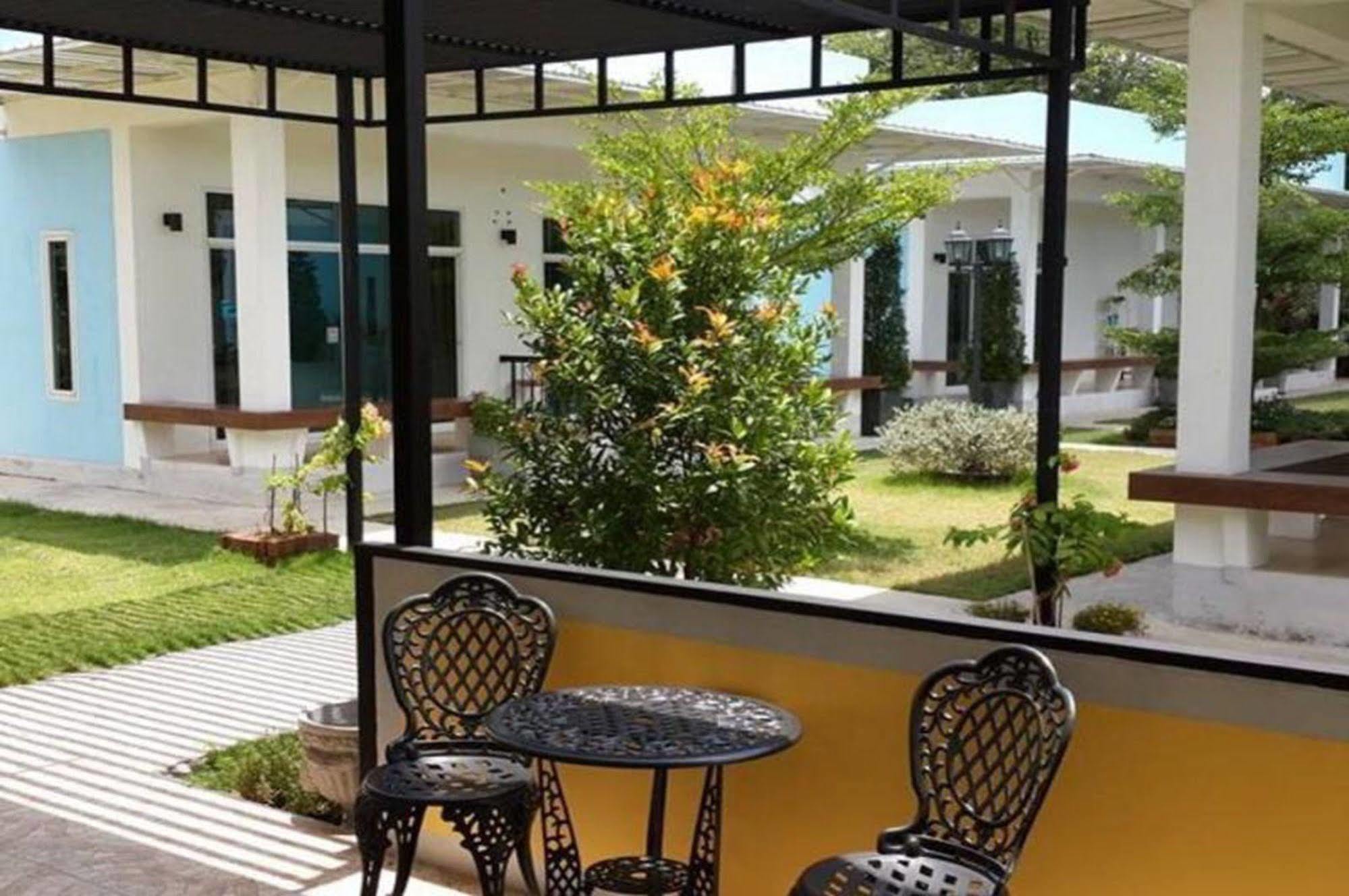 The Cube Resort Chanthaburi Extérieur photo